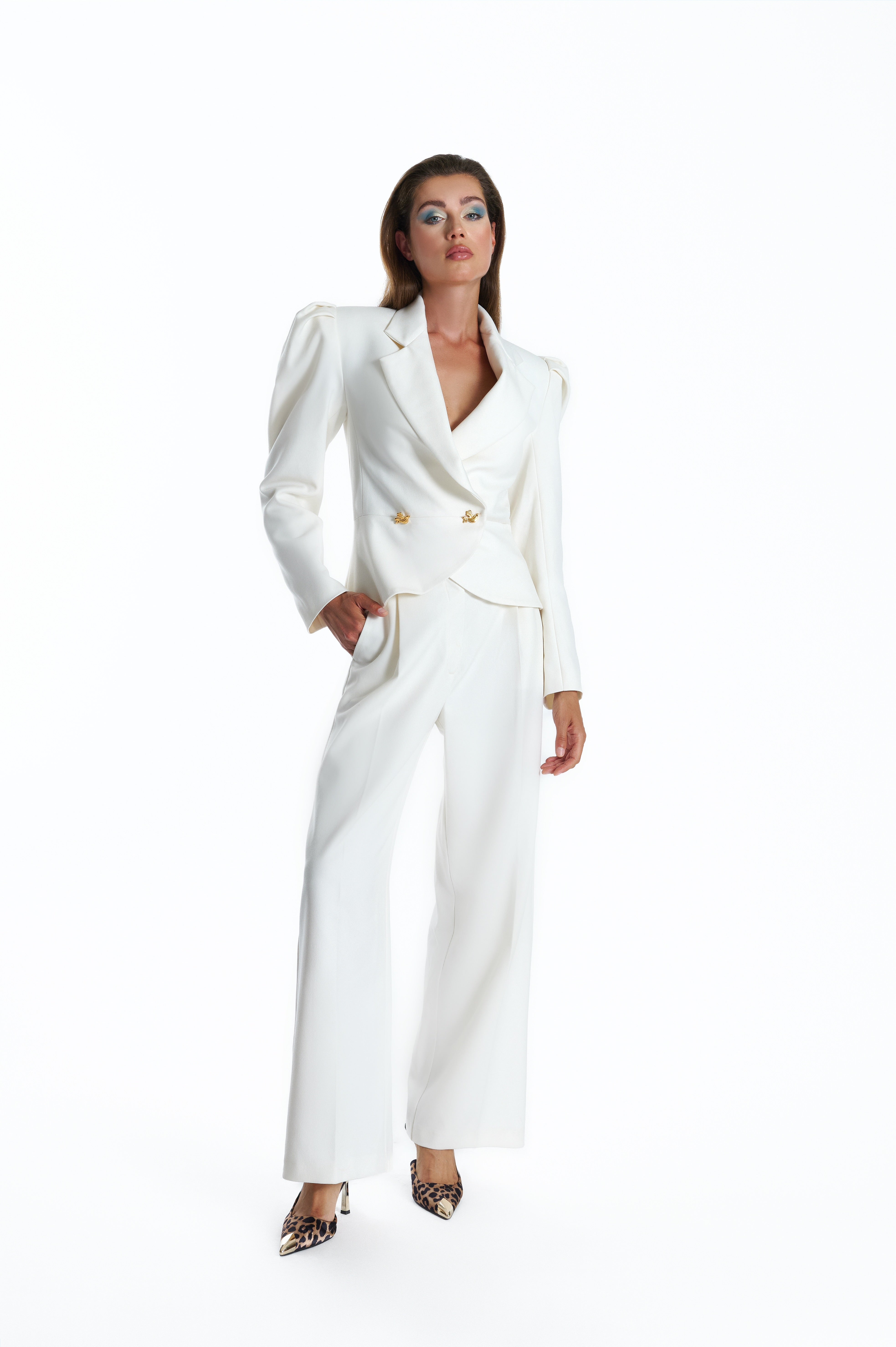 WHITE SUIT WITH PUFFY SHOULDERS