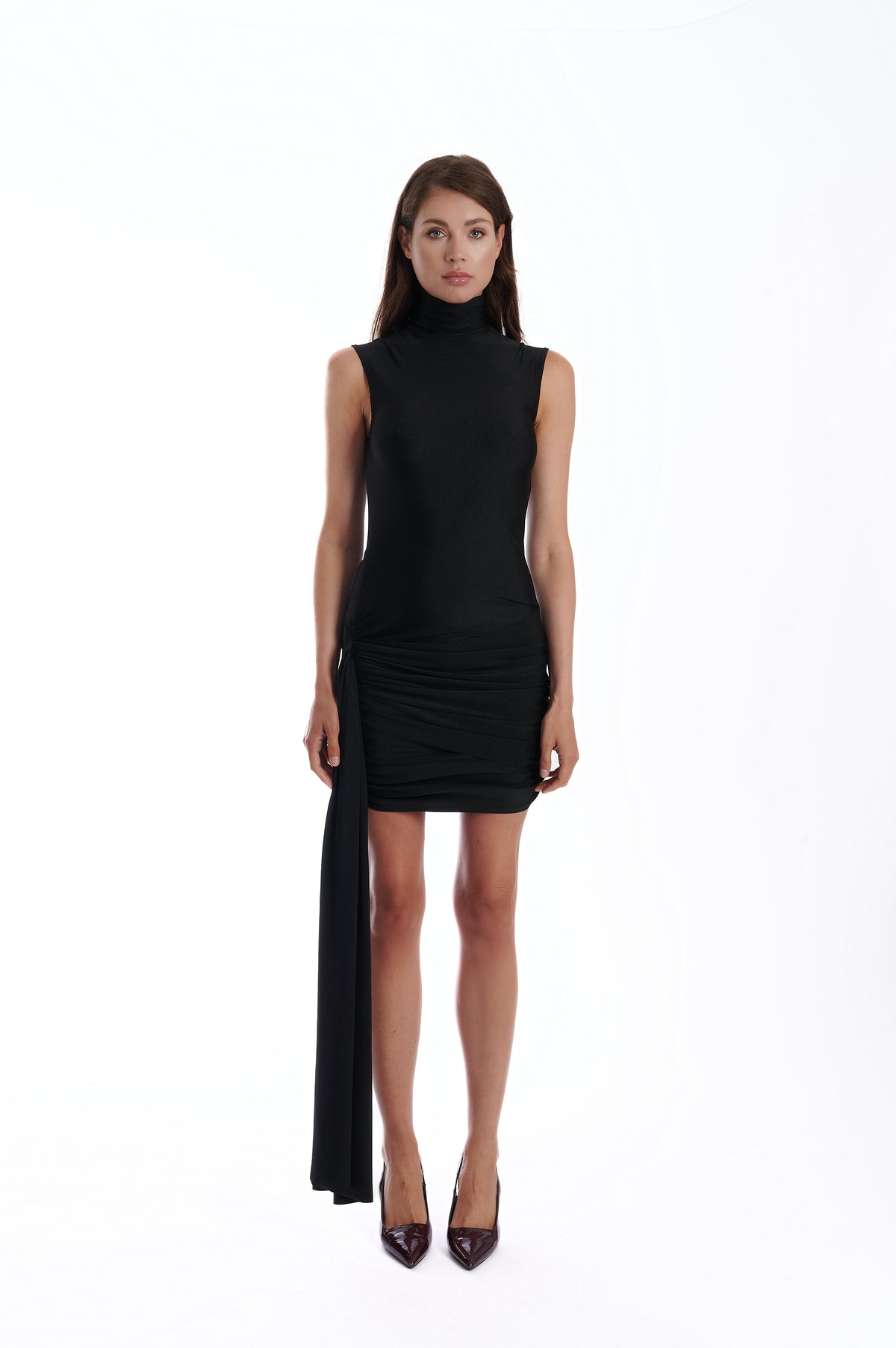 SET WITH DRAPING