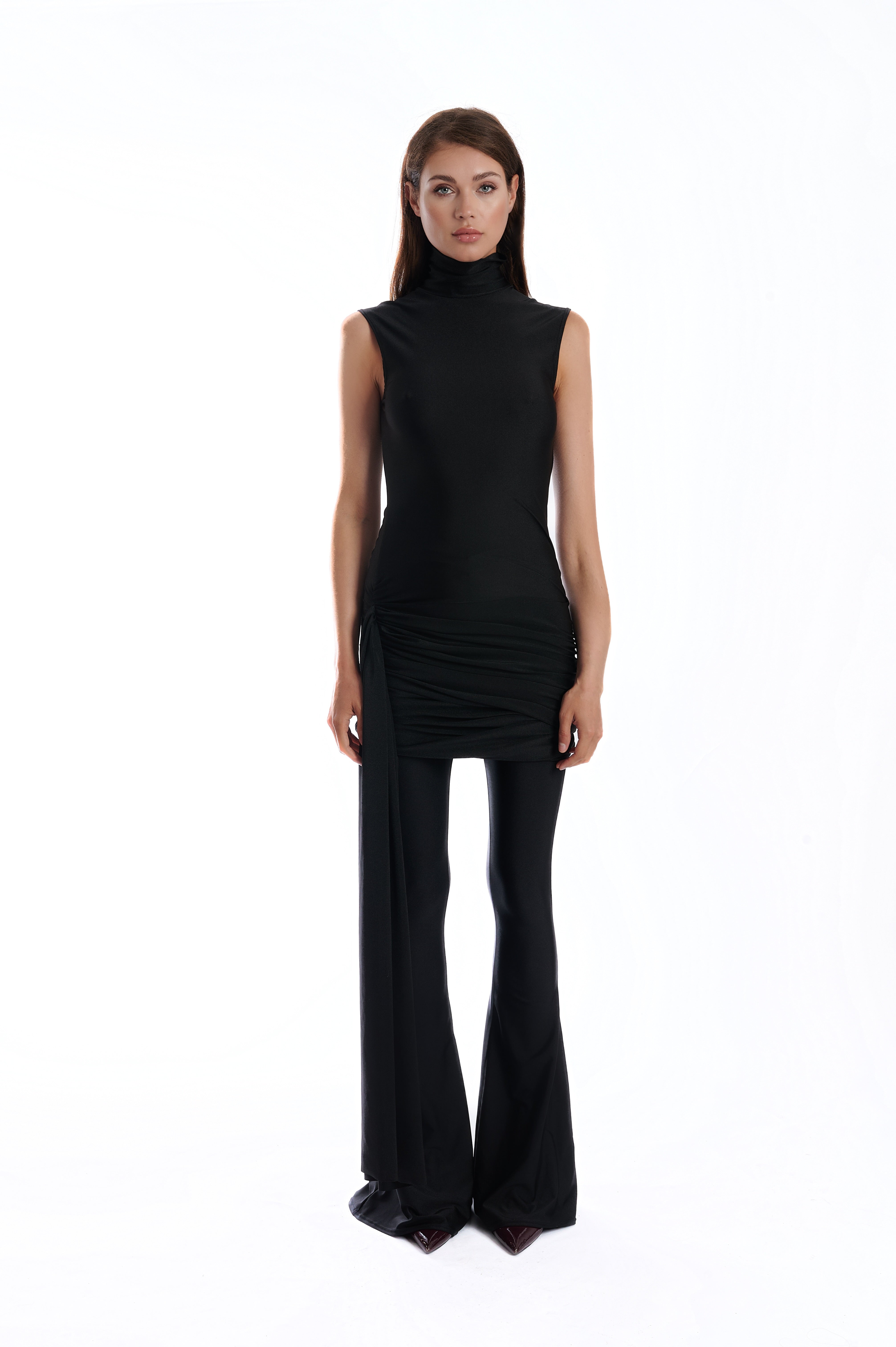 SET WITH DRAPING